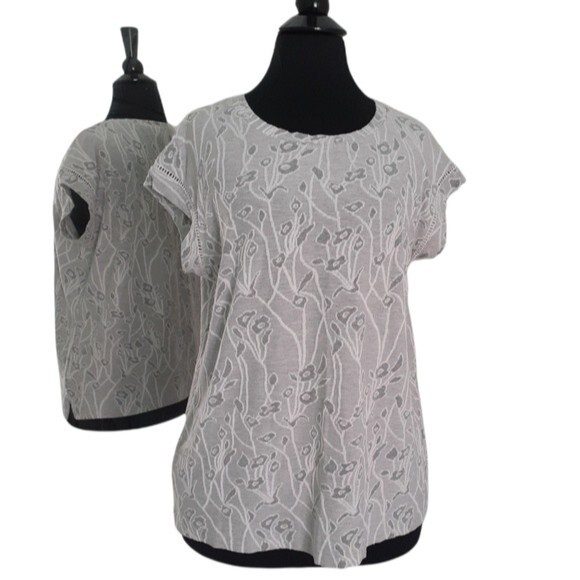 Rose & Olive Women's Gray Floral Cap Sleeve Round Neck Pullover Blouse M - Picture 2 of 14